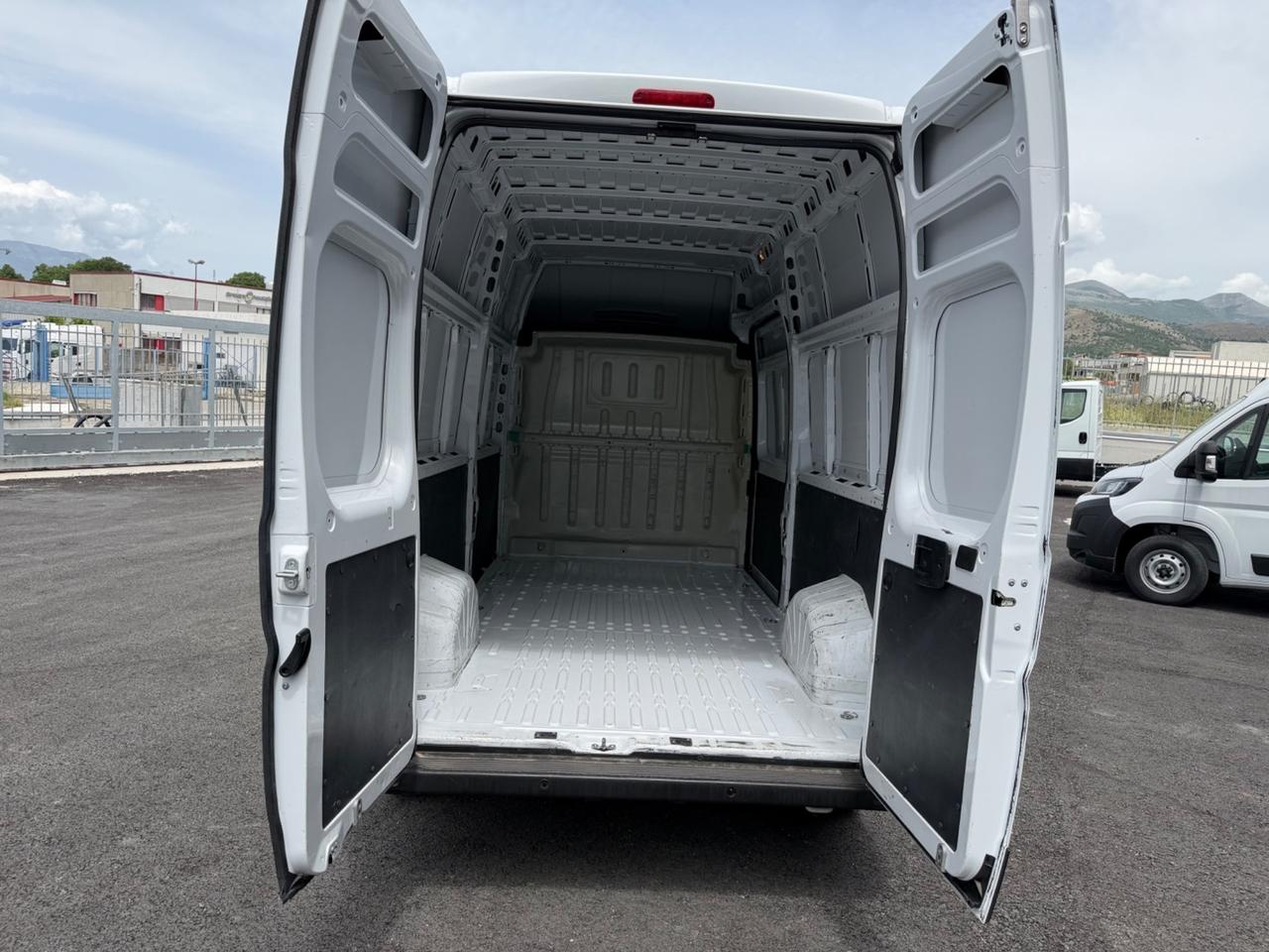 Peugeot Boxer 333 2.2 BlueHDi 140 S&S PC-TN L3H3 Furgone