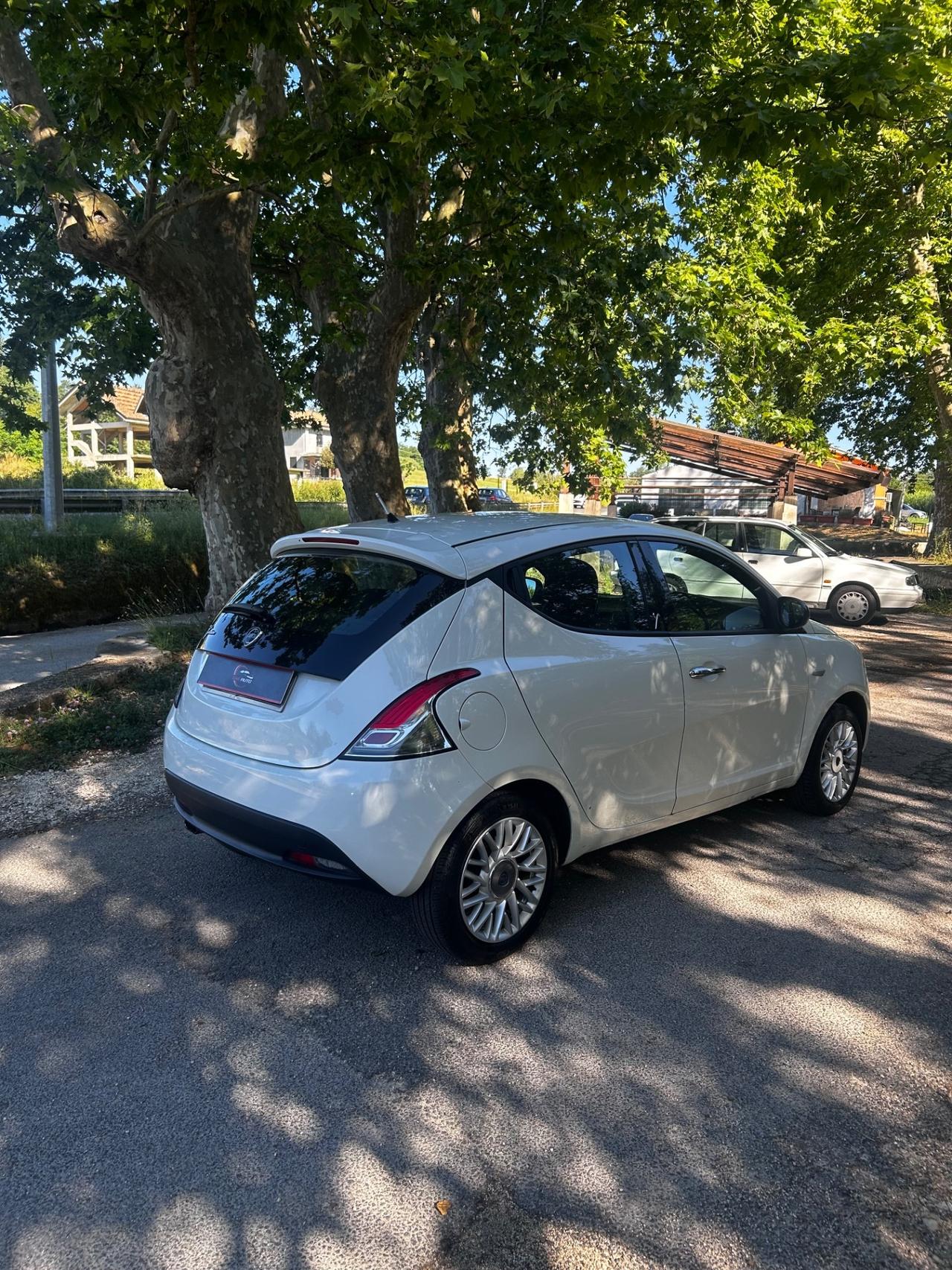 Lancia Ypsilon 1.2 69 CV 5 porte S&S Silver