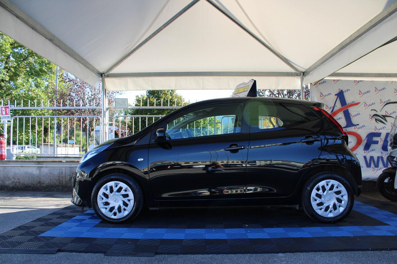 Toyota Aygo Connect 1.0 VVT-i 72 CV 5 porte x-clusiv