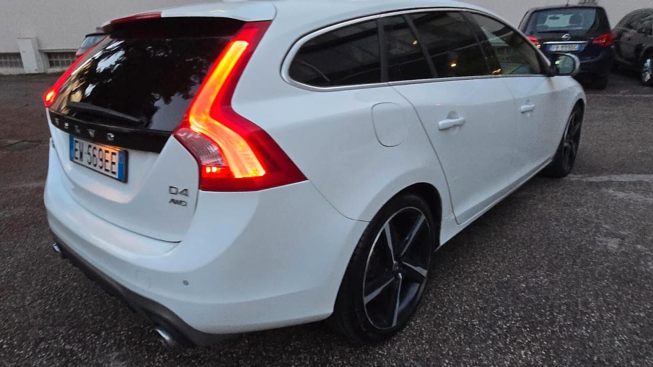 Volvo V60 D4 AWD Geartronic R-design Momentum