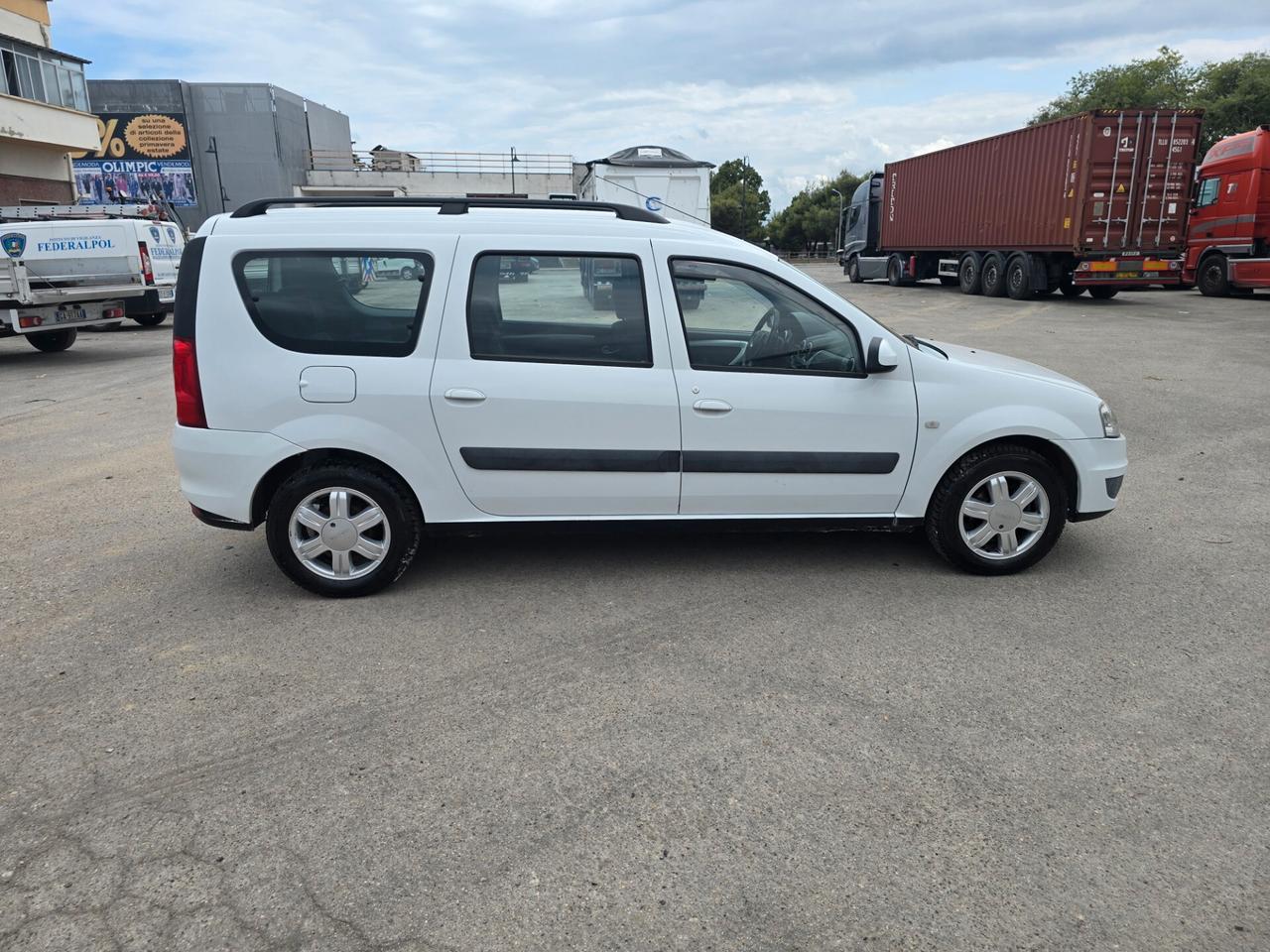 Dacia Logan MCV 1.5 dCi 90CV 7 posti Embleme