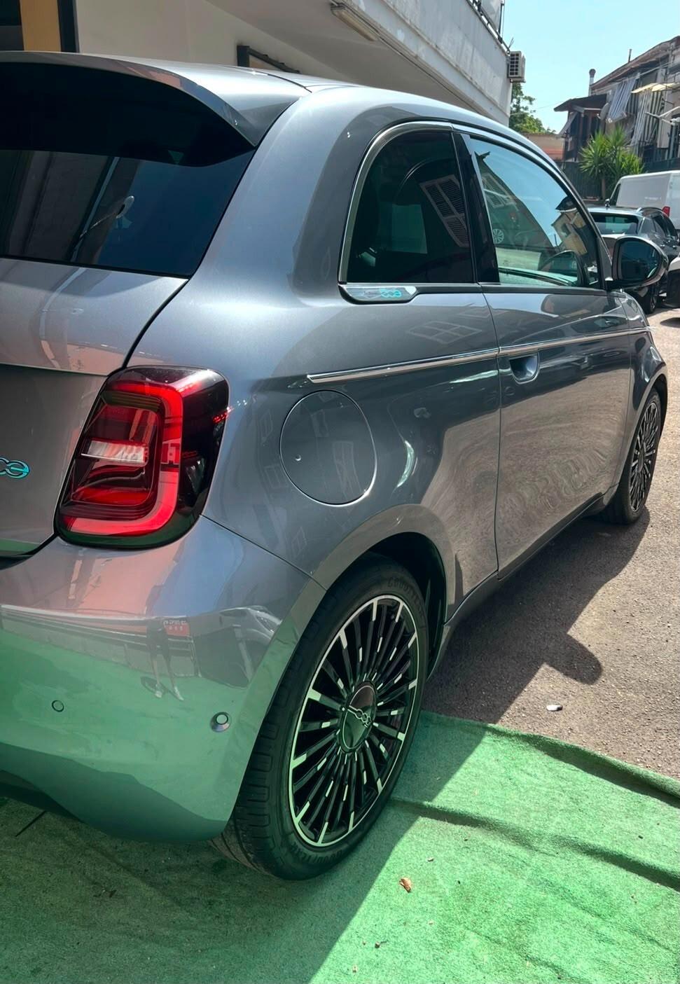 Fiat 500 500e Berlina 42 kWh La Prima
