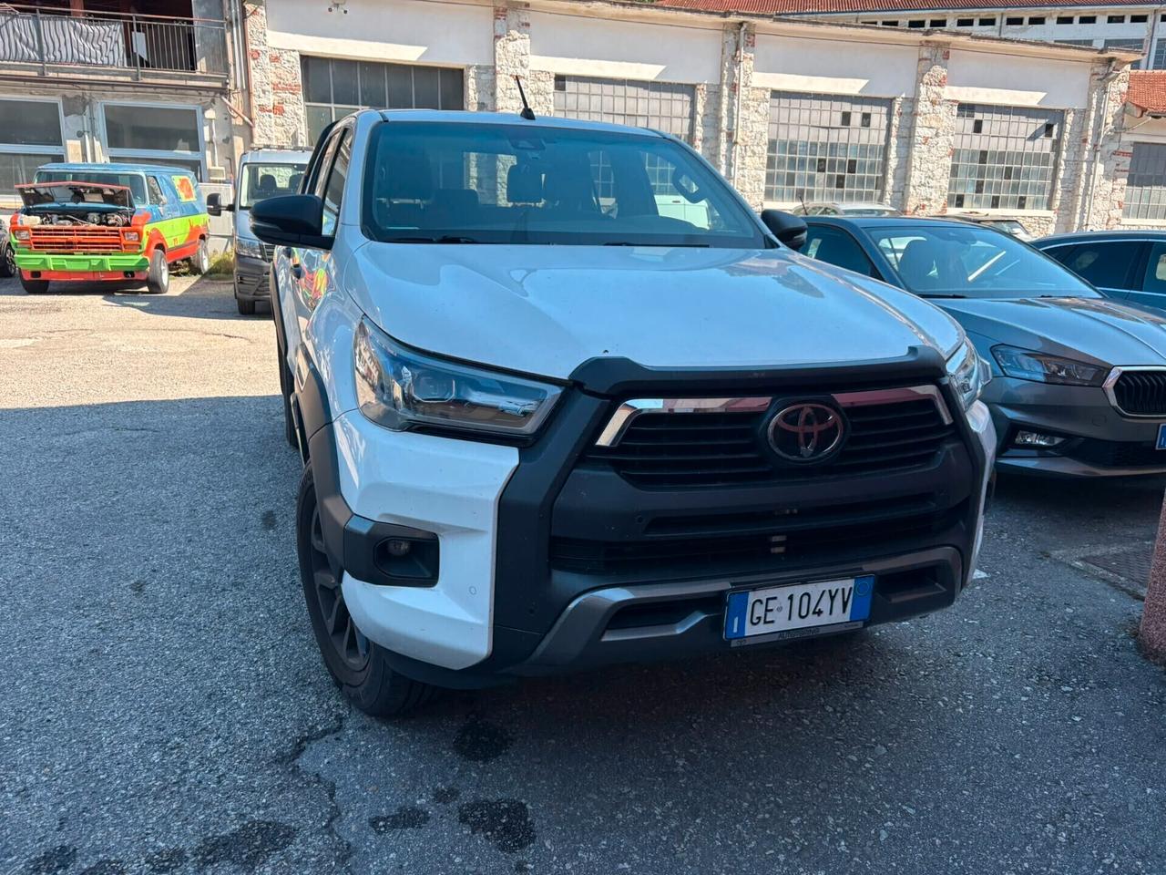 Toyota Hilux 2.4 D-4D A/T 4WD 4 porte Double Cab Invincible
