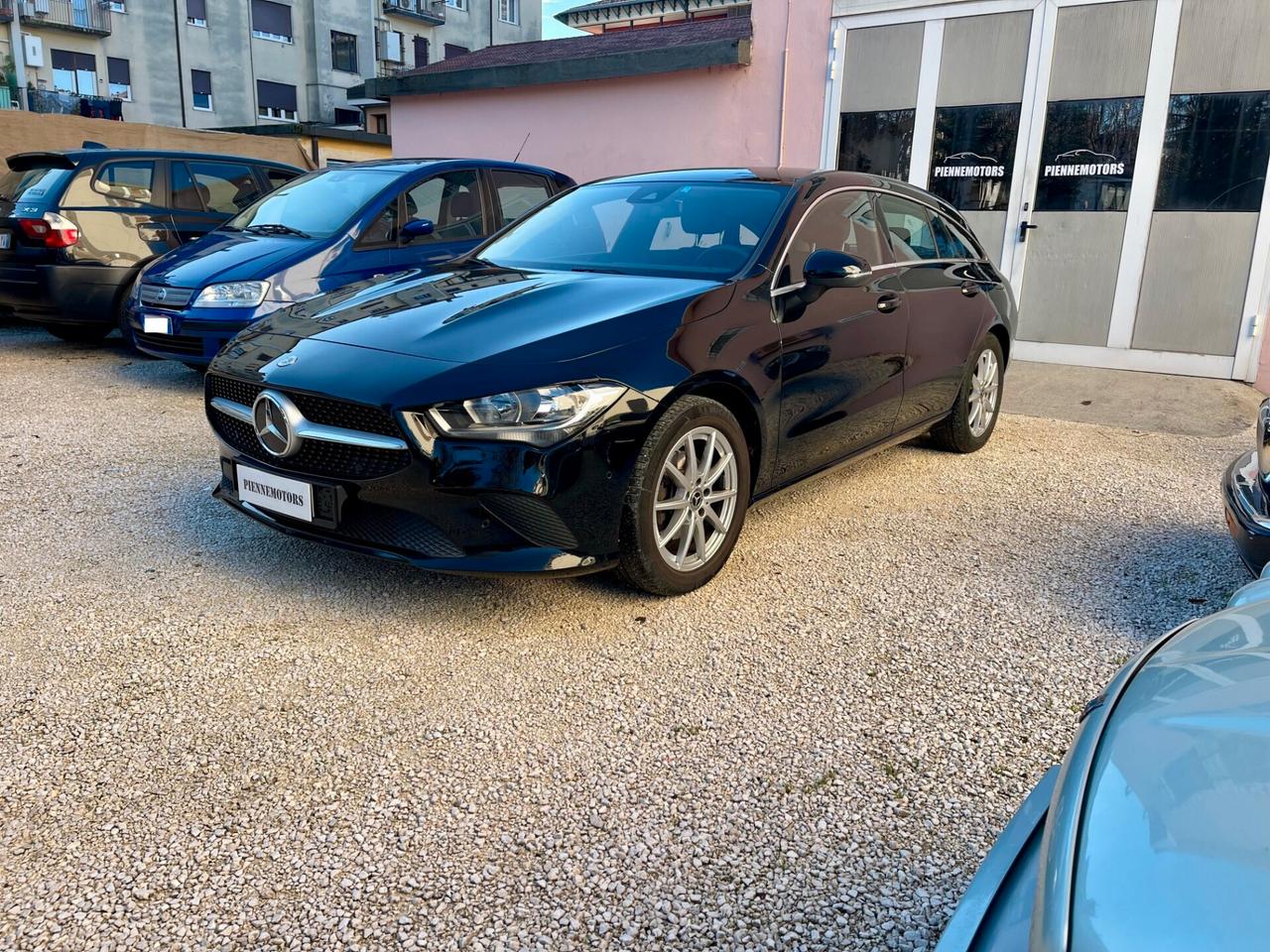 Mercedes-benz CLA 180 BENZINA Auto Shooting Brake NEOPATENTATI