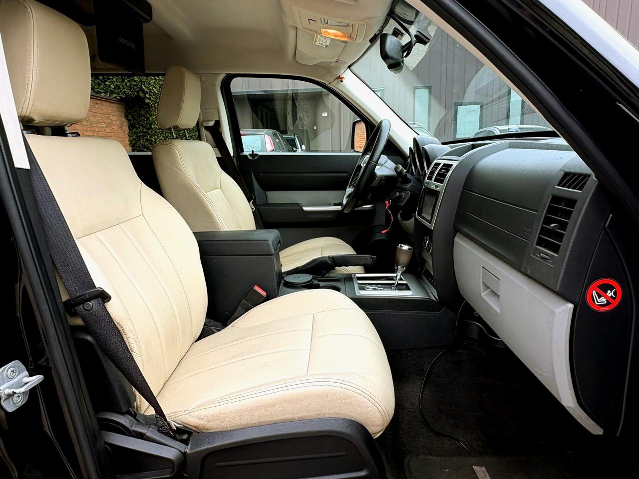 DODGE NITRO 2.8D aut- 4x4 inserib-Nav,Pelle,Dvd-2010