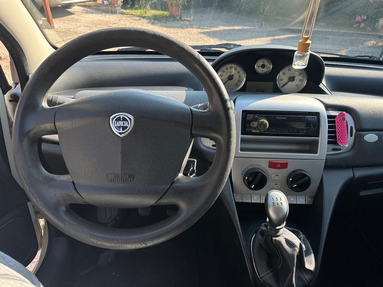 Lancia Ypsilon 1.2 69 CV Unyca distribuzione nuova GARANZIA