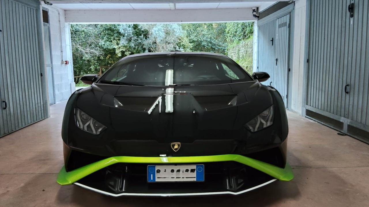 LAMBORGHINI HURACÁN STO - AKRAPOVIC
