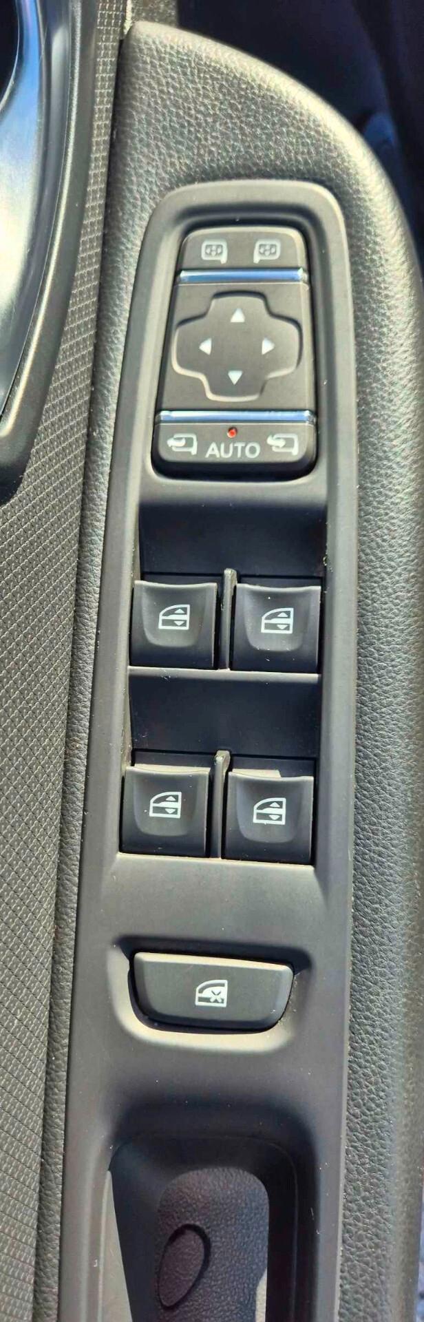 Renault Clio dCi 8V 90 CV 5 porte Moschino Zen