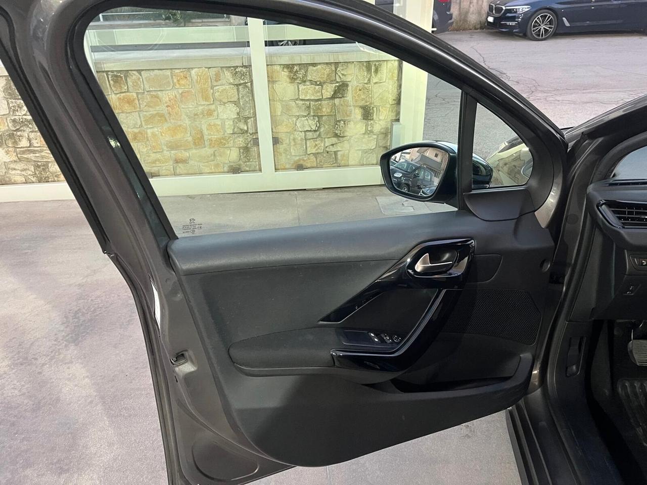 Peugeot 208 PureTech 83 S&S 5 porte Signature