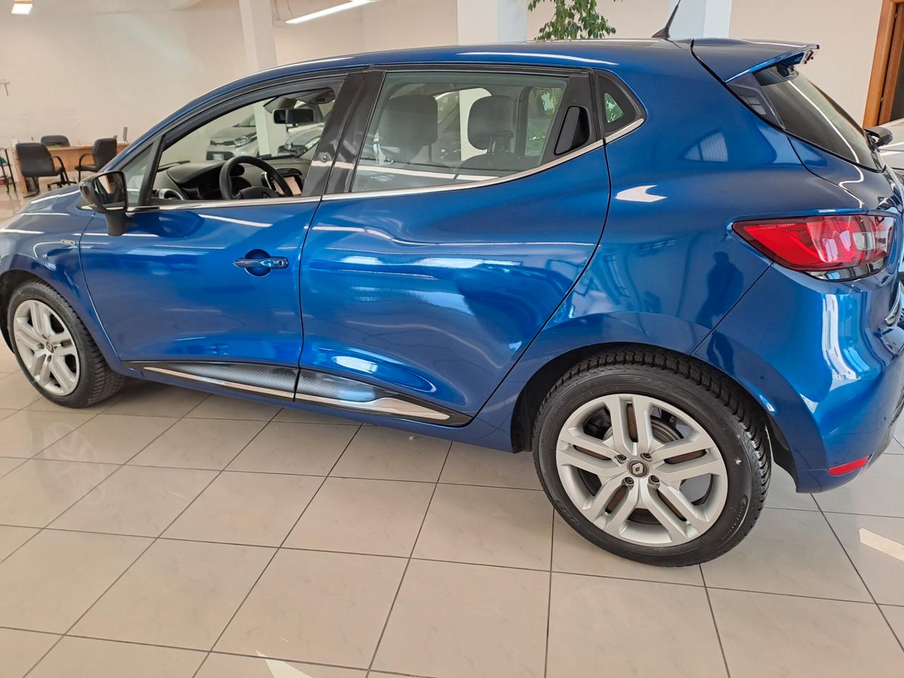 Renault Clio dCi 8V 75 CV Start&Stop 5 porte Energy Duel