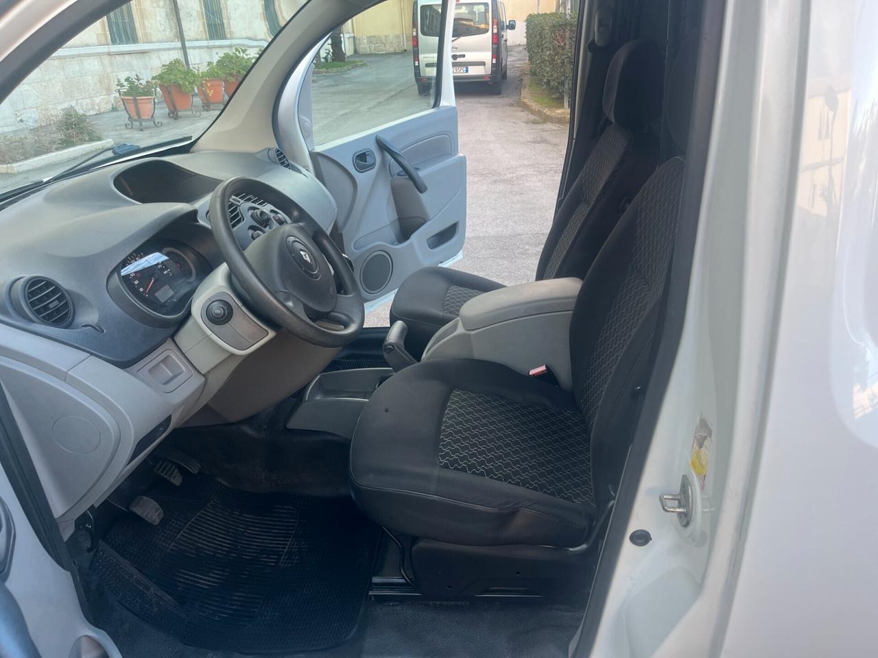 Renault Kangoo 1.5 dCI Cv 70 Km 80,000 Da Vetrina