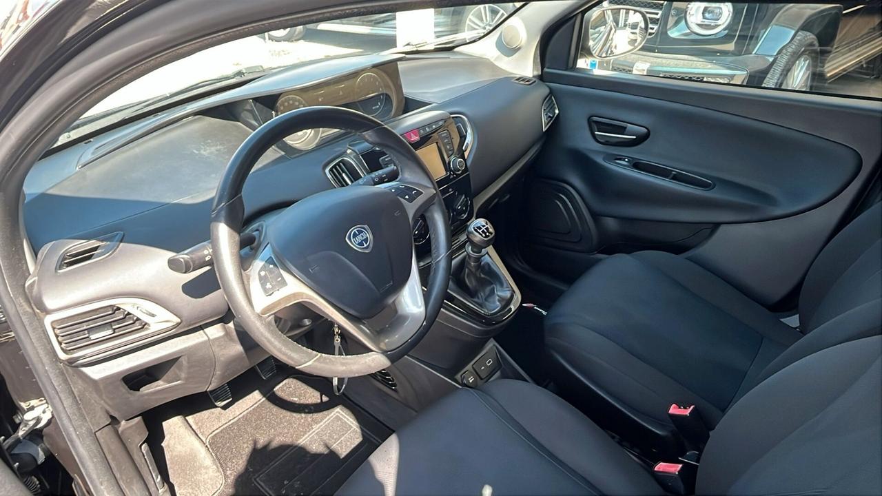Lancia Ypsilon 1.2 69 CV 5 porte Gold