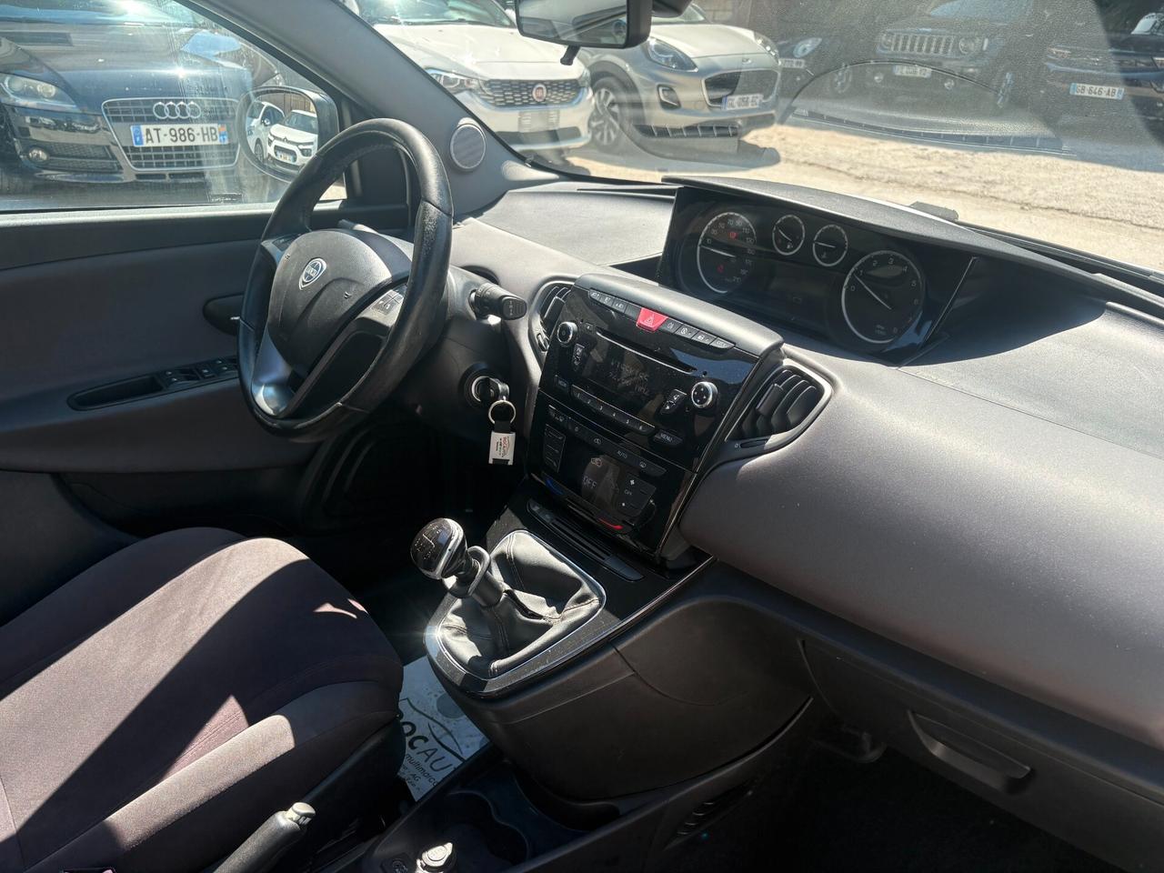 Lancia Ypsilon 0.9 TwinAir 85 CV 5 porte S&S Platinum