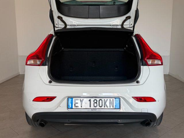 VOLVO V40 T2 Summum