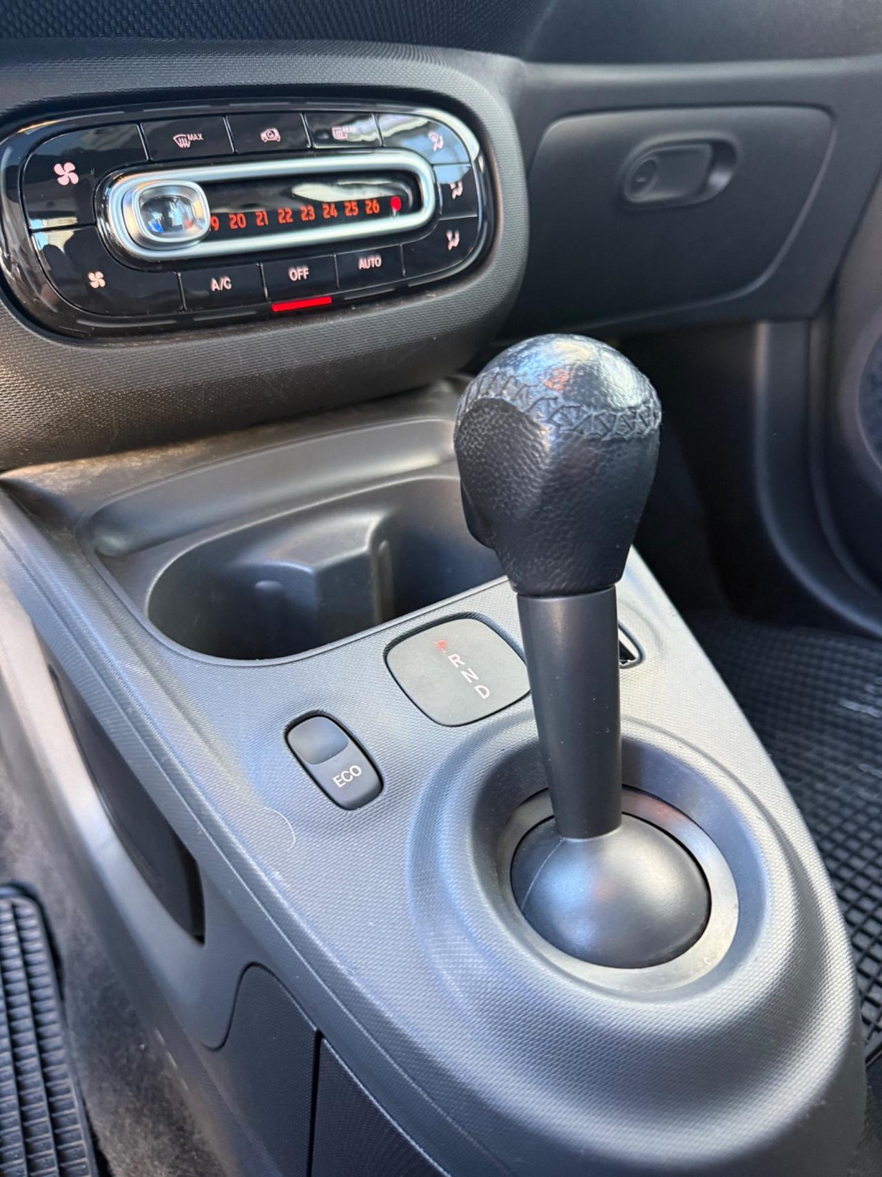 Smart ForTwo Prime TETTO PANORAMICO,INTERNI IN PELLE,TELECAMERA,NAVIGATORE.FULL LED,BLUETOOTH