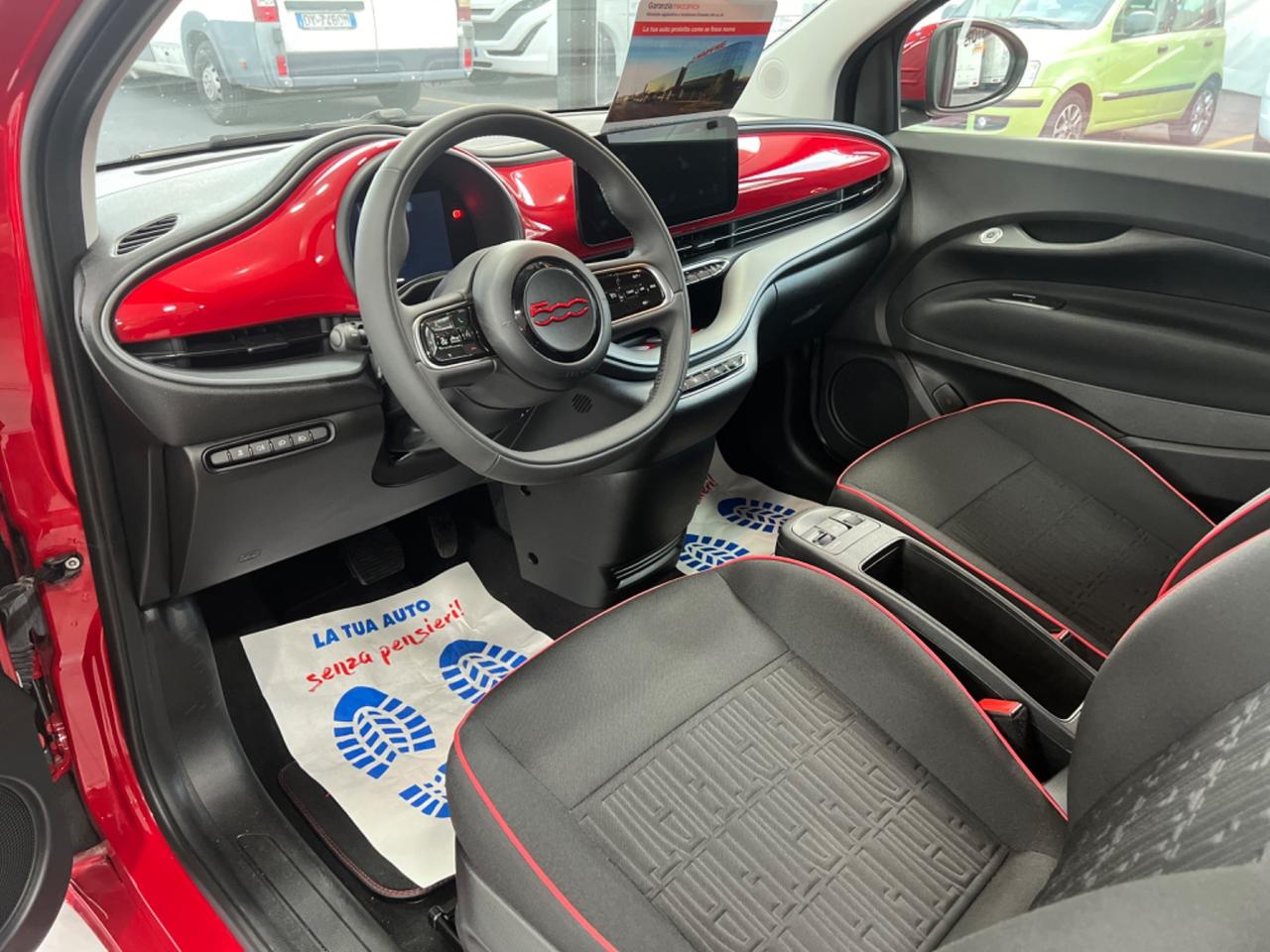 Fiat 500E elettrica “RED” SOLO 9.000 KM