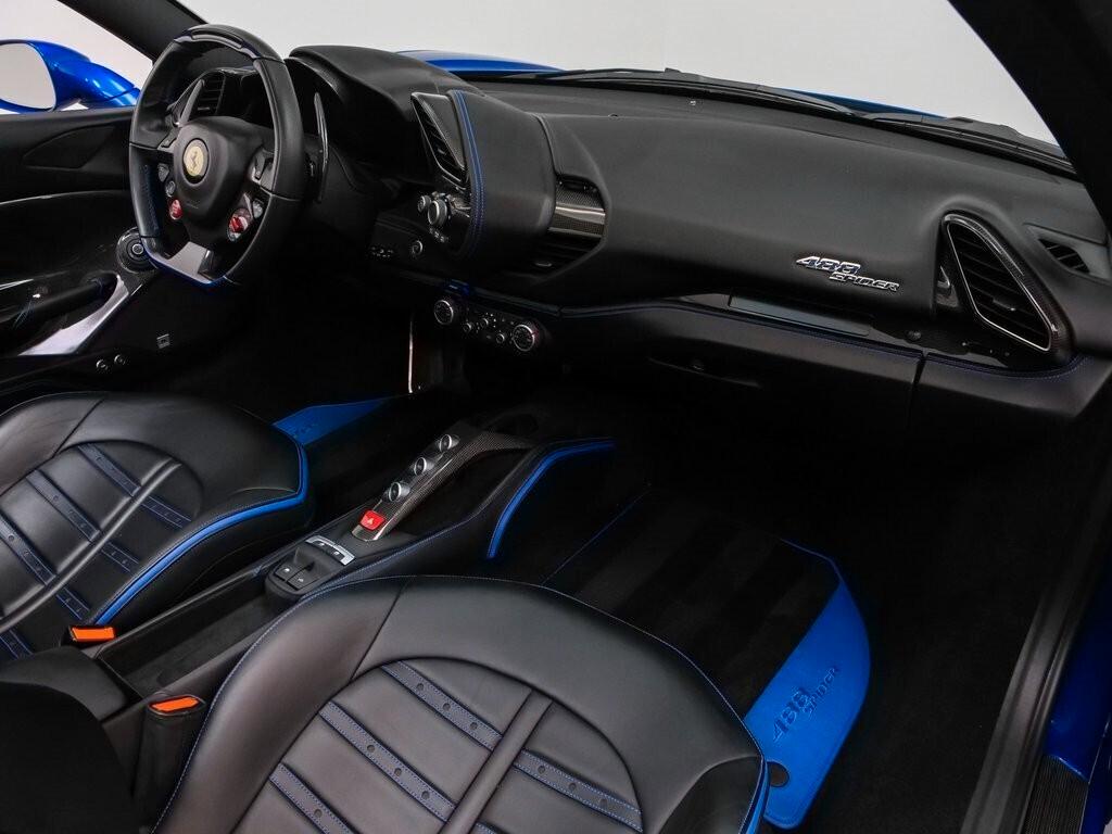 Ferrari 488 Spider NOLEGGIO LUNGO TERMINE - LEASING FULL INCLUSIVE