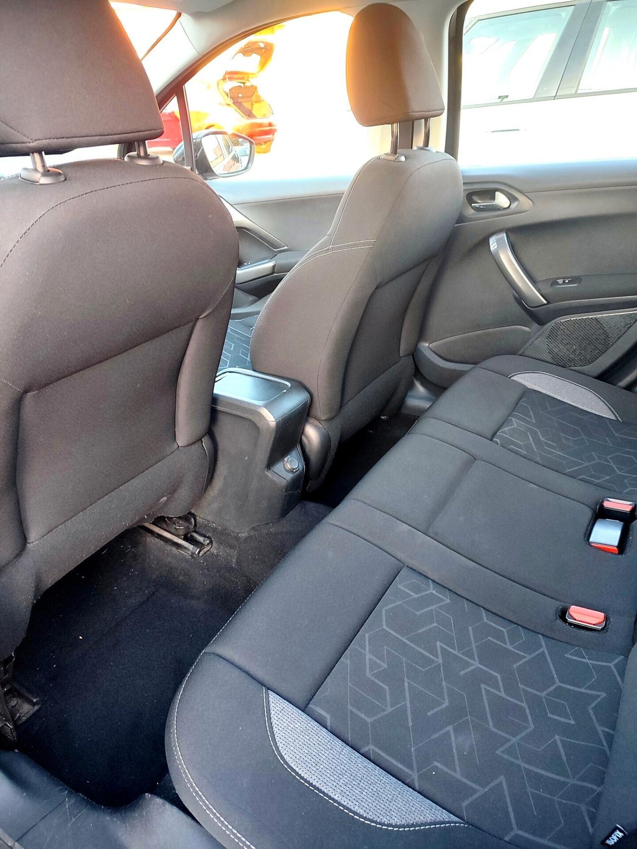 Peugeot 2008 1.2 bz Active 82cv con 79.000 Chilometri