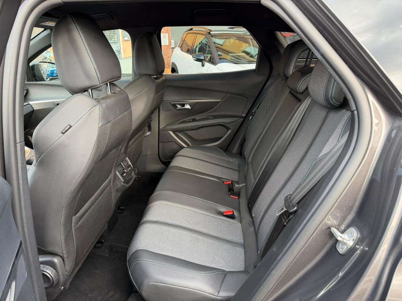 Peugeot 3008 1.5 BLUEHDI 130 CV EAT8 ALLURE