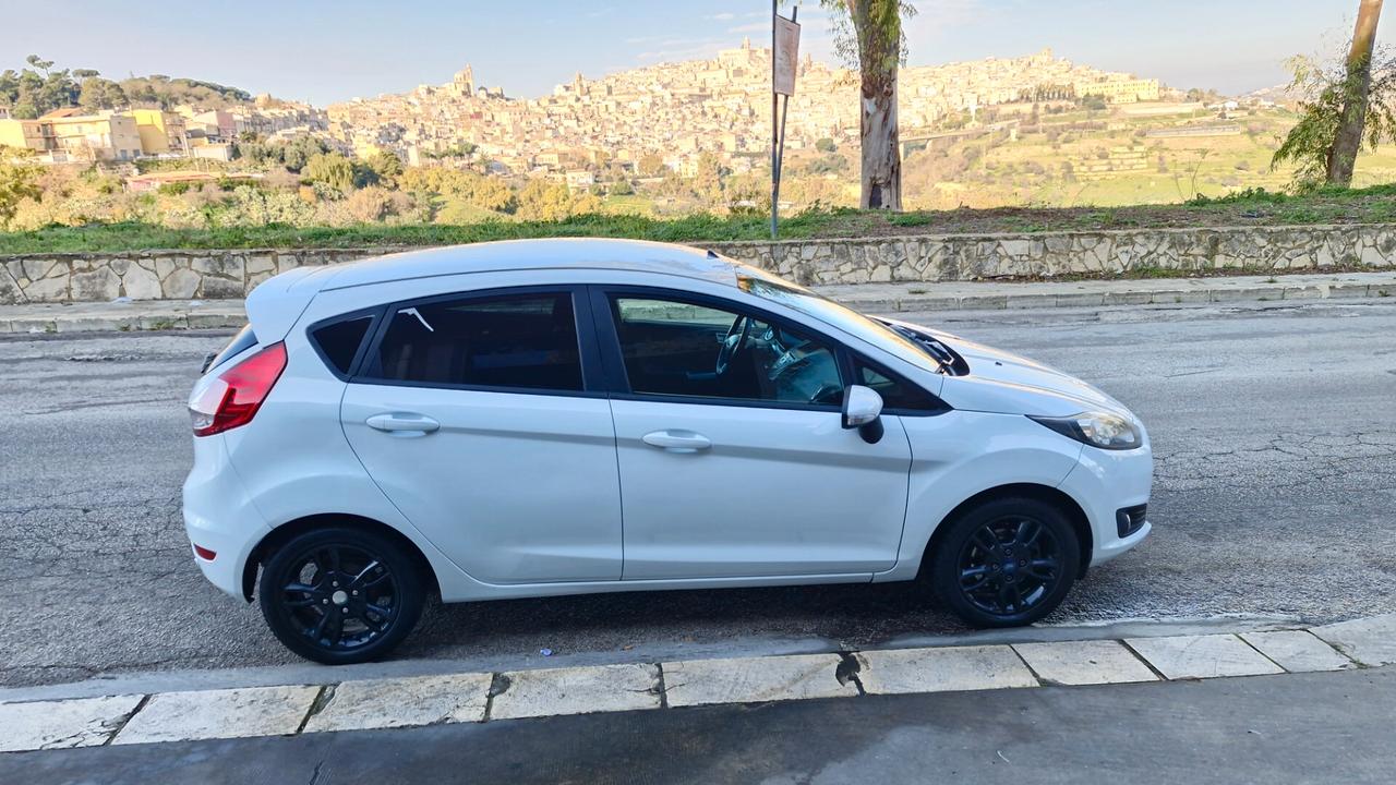 Ford Fiesta 1.5 TDCi 95CV 5 porte Black& White Edition