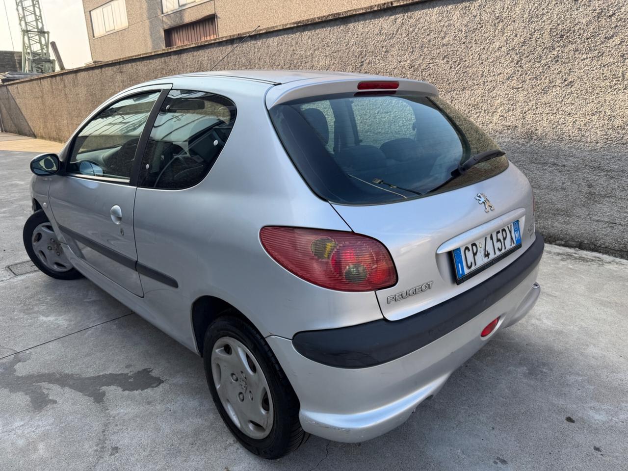 Peugeot 206 1.1 benzina clima neopatentati