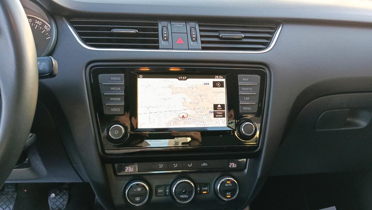 SKODA OCTAVIA BERLINA NAVI -PREZZO PROMO!