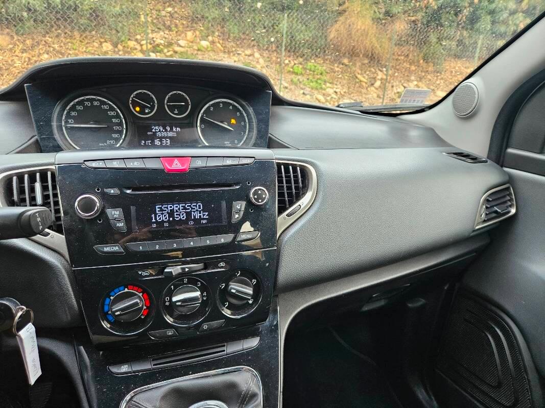 Lancia Ypsilon 1.2 8v Silver c clima 69cv