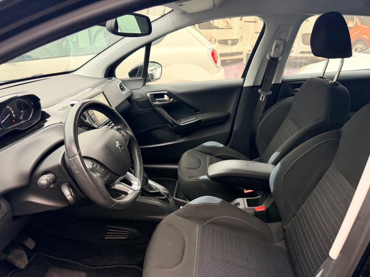 Peugeot 208 1.4 HDi 68 CV 5 porte Allure