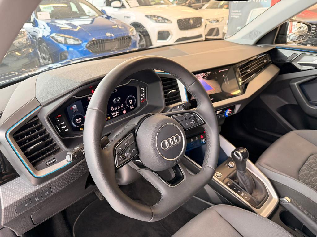 Audi A1 Sportback 30 1.0 tfsi Identity Black 116cv s-tronic