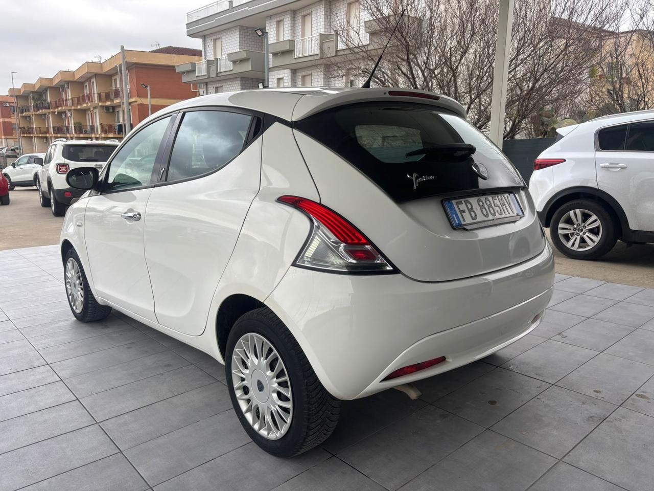 Lancia Ypsilon 1.2 69 CV 5 porte Silver