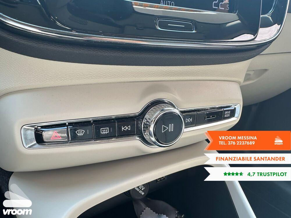 VOLVO XC40 (2017-->) XC40 T3 Momentum Pro