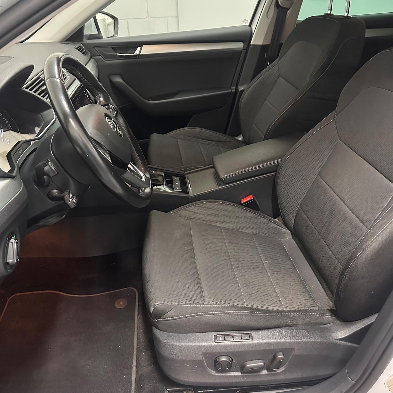 Skoda Superb 2.0 TDI 150 CV SCR DSG Executive