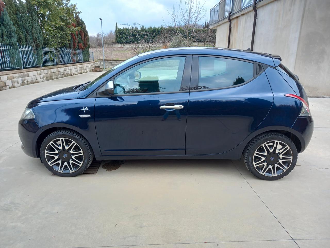 Lancia Ypsilon 1.2 69 CV MYA