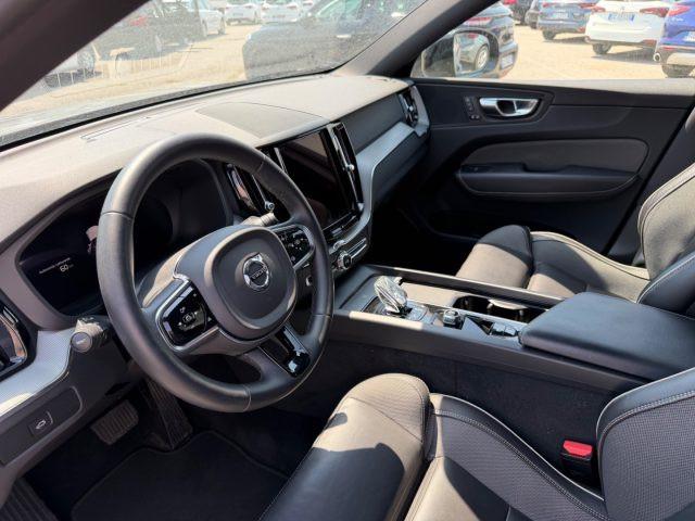 VOLVO XC60 B4 (d) AWD automatico Plus Dark