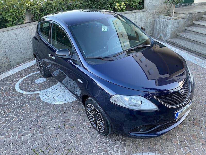 Lancia Ypsilon 1.2 69 CV 5 porte S&S Gold