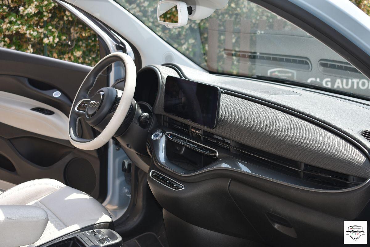 FIAT - 500 E - 500 La Prima 3+1