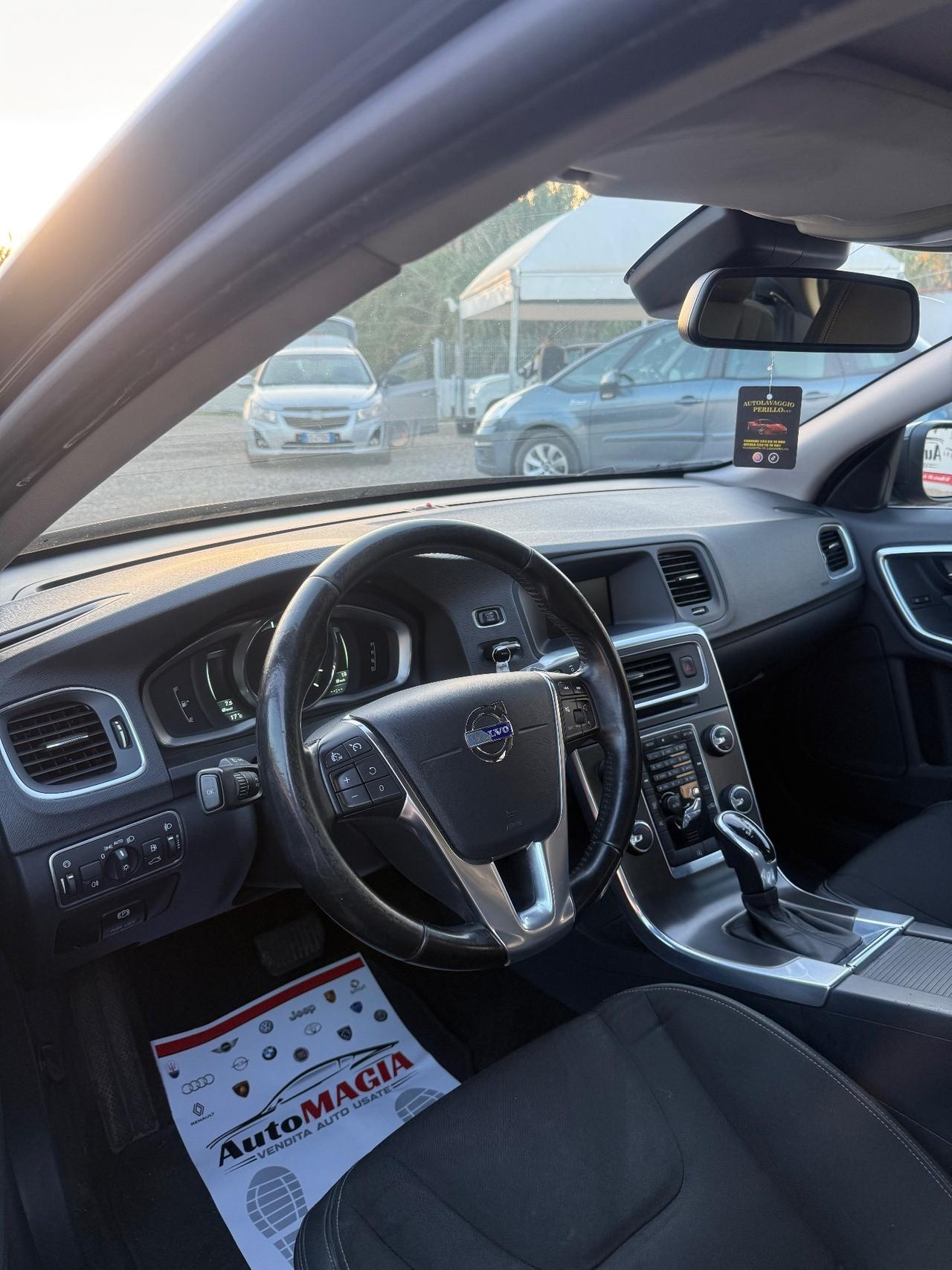 Volvo S60 D5 AWD Geartronic Momentum