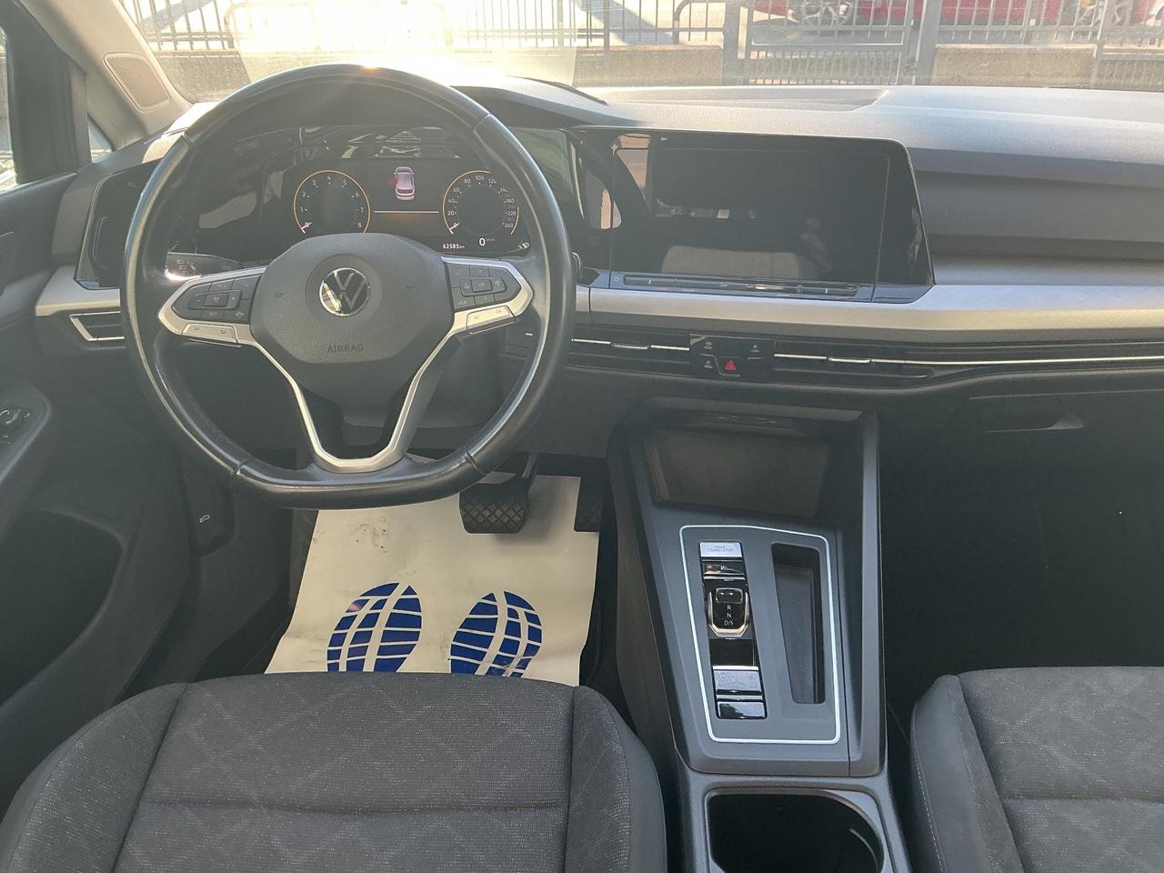 Volkswagen Golf 1.0 eTSI EVO DSG Life - grigio pastello