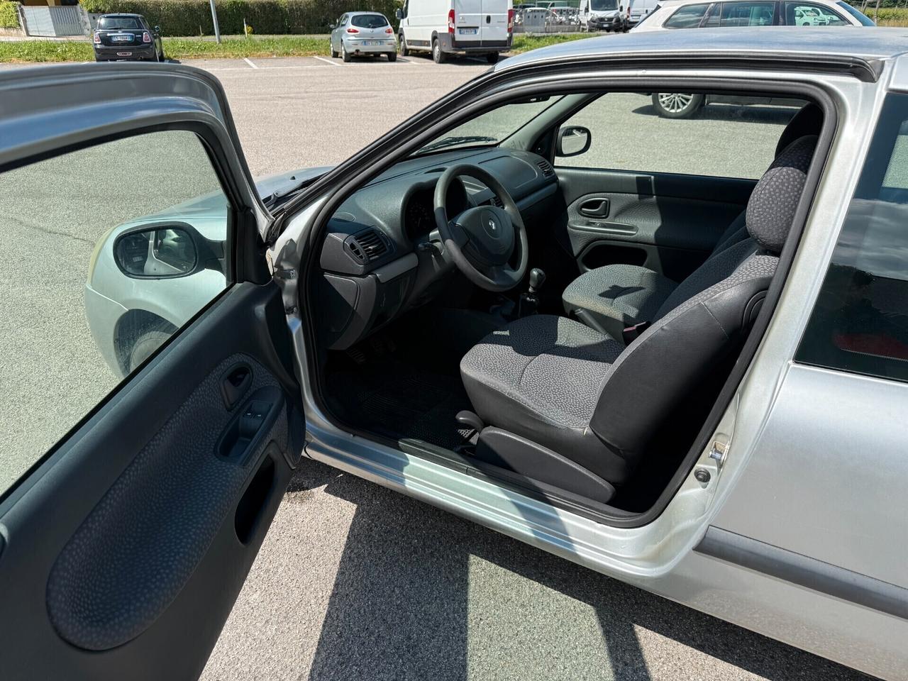 Renault Clio 1.2 16V 3 porte Dynamique