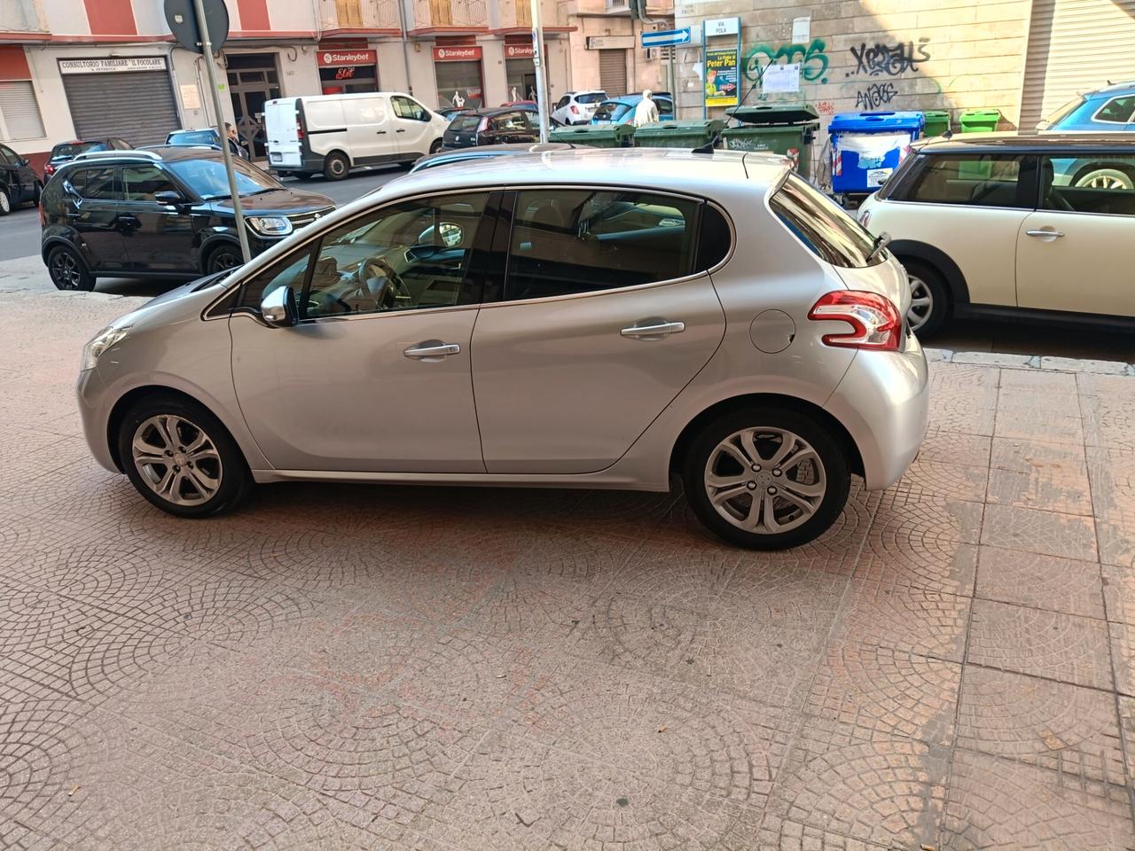 PEUGEOT 208 1.4 HDI-NEOPATENTATI-UNIPRO-Euro5890Euro