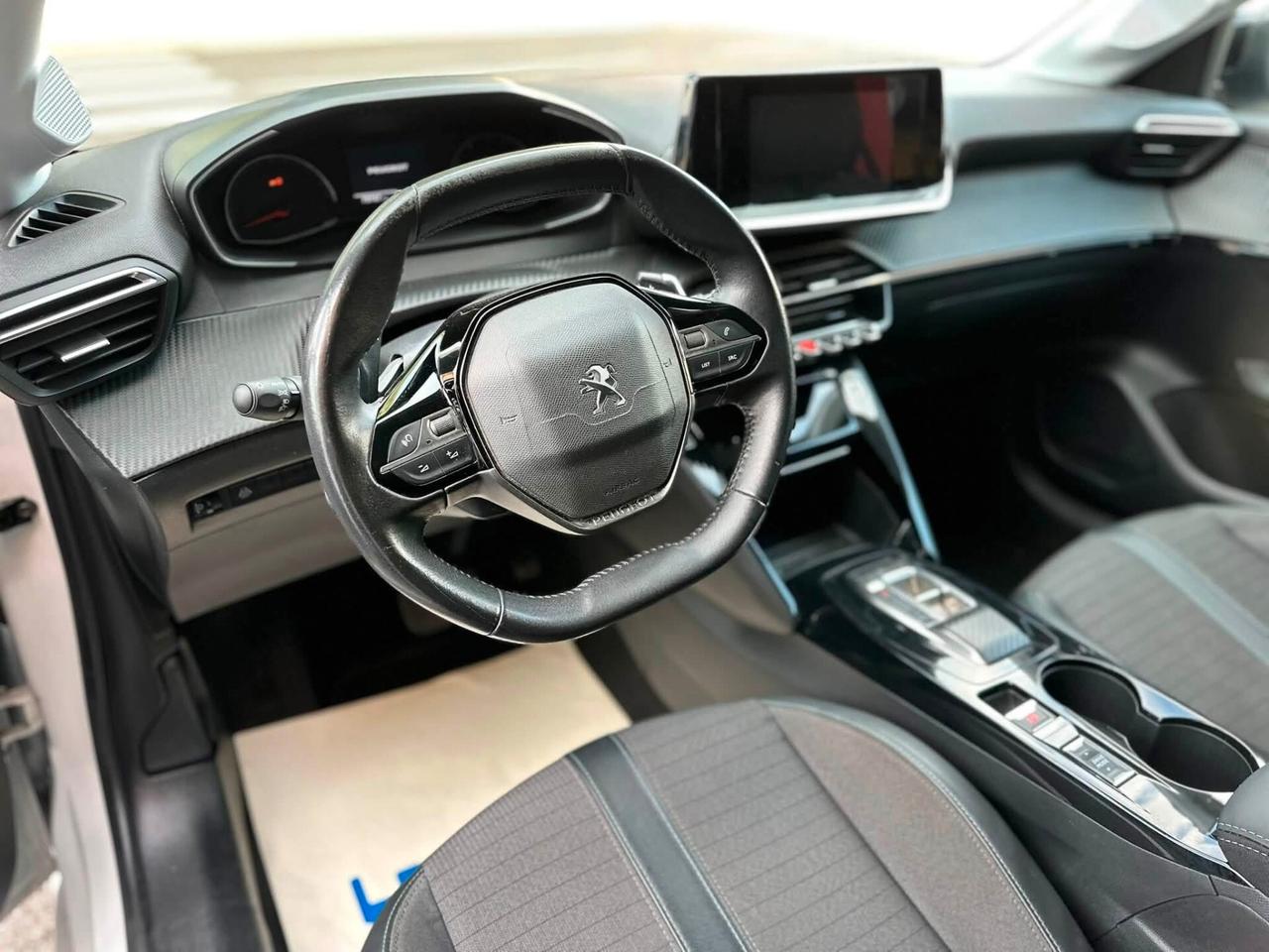 Peugeot 208 1.2 automatica neopatentati