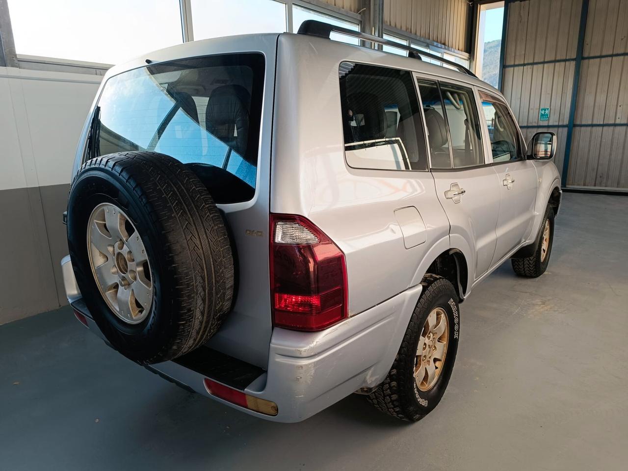 Mitsubishi Pajero 3.2 16V DI-D 5p. Instyle - 7 POSTI - ASI