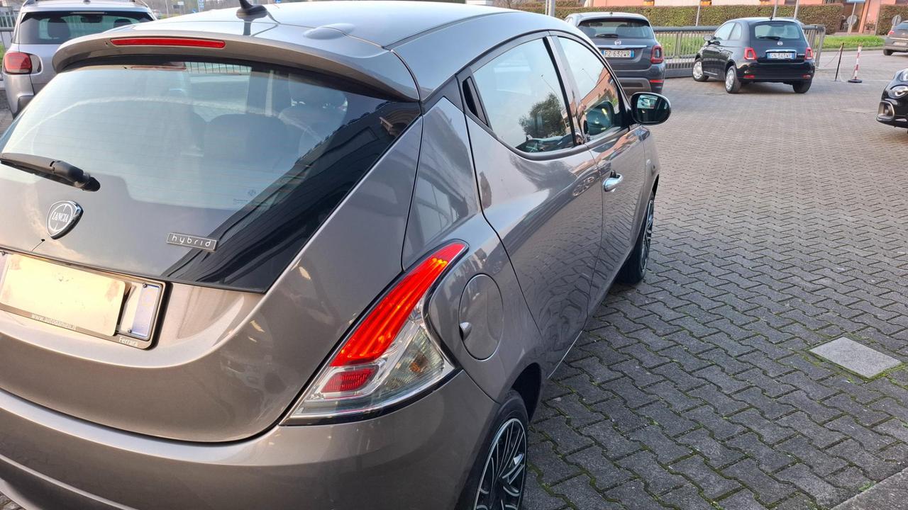 Lancia Ypsilon 1.0 firefly hybrid Gold s&s 70cv 5p.ti