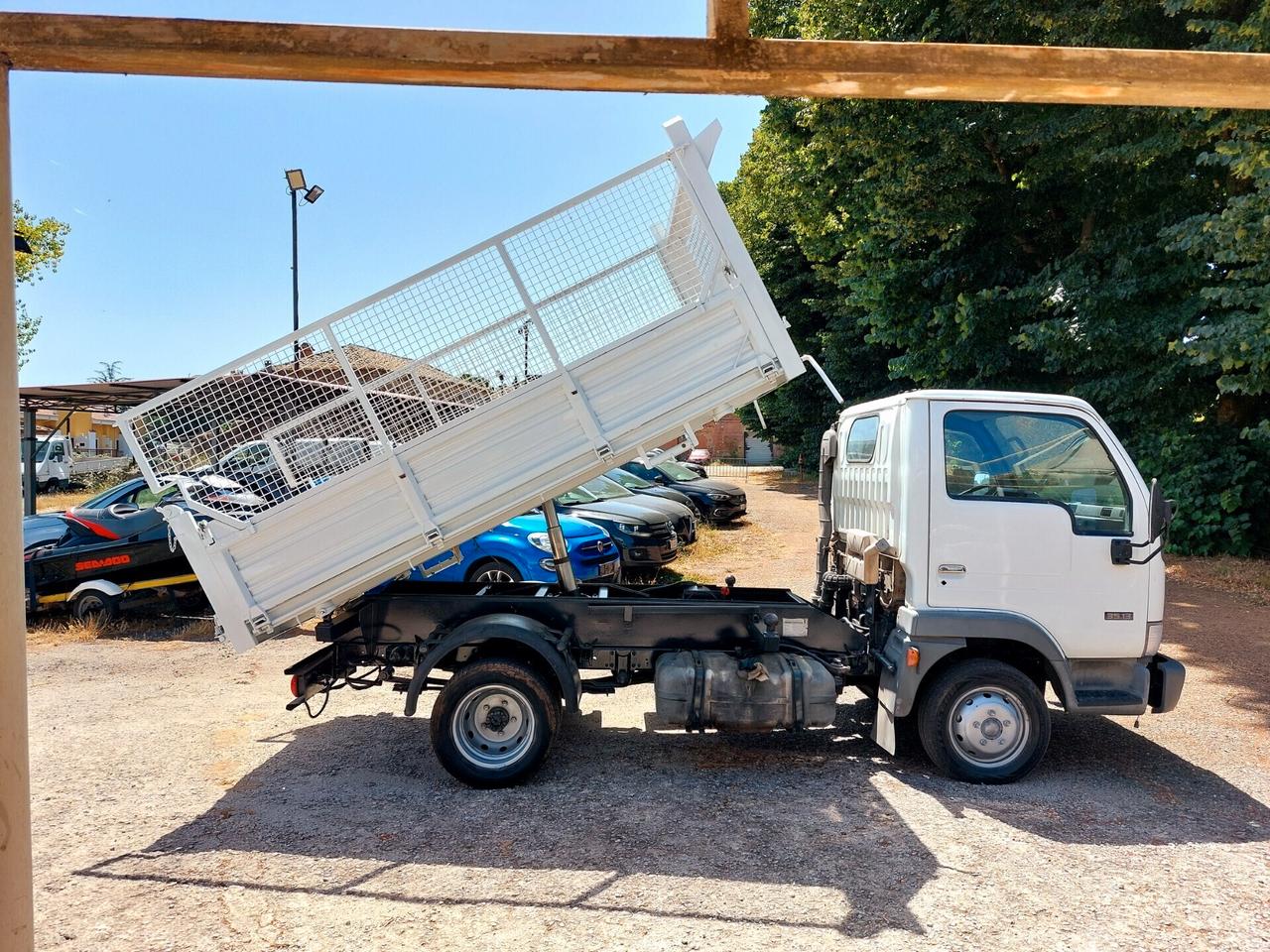 Nissan Cabstar 3.0 Tdi 125 CV ribalt. trilat.-2007