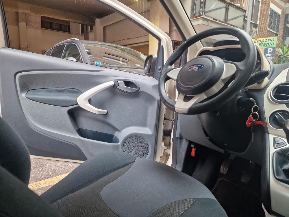 Ford Ka 1.2 Titanium c/esp,tcs 69cv E5