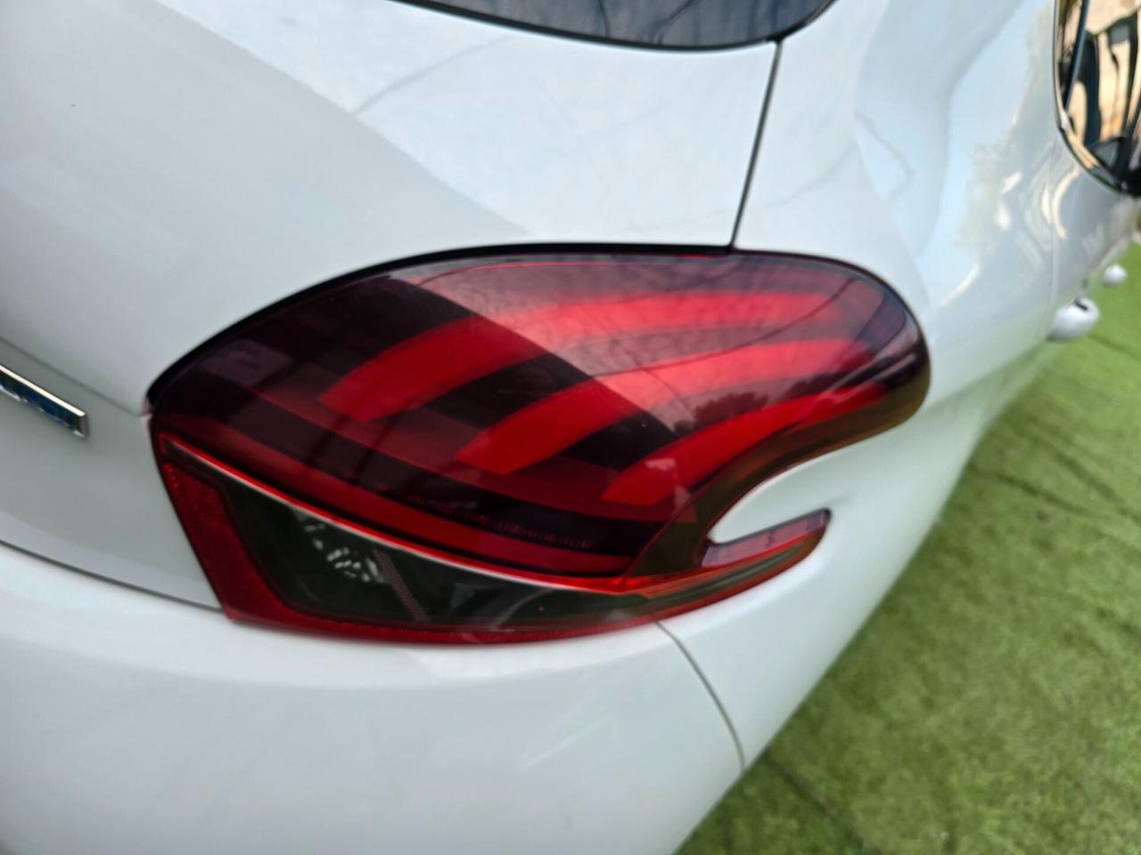 Peugeot 208 1.6HDI 100CV Allure EURO6-2015