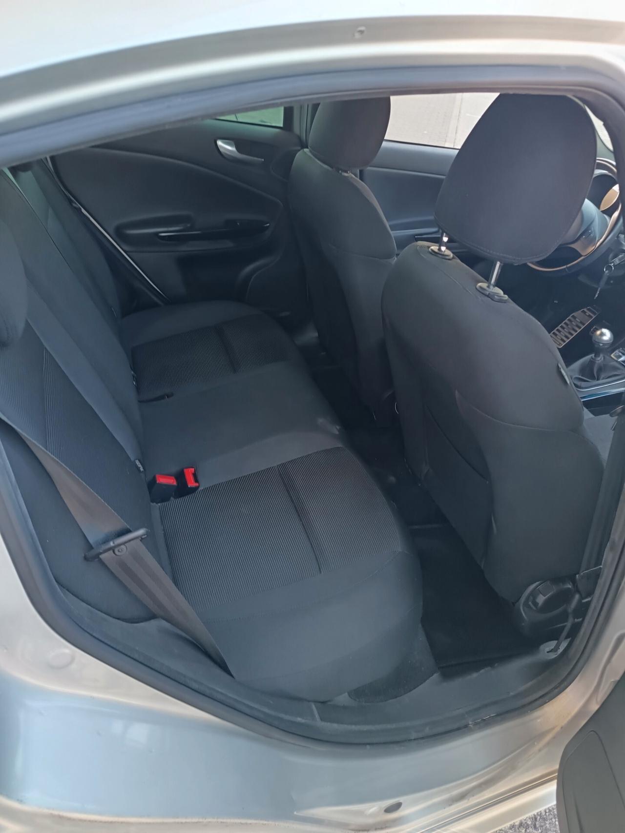 Alfa Romeo Giulietta 2.0 JTDm-2 140 CV Distinctive ok neo patente