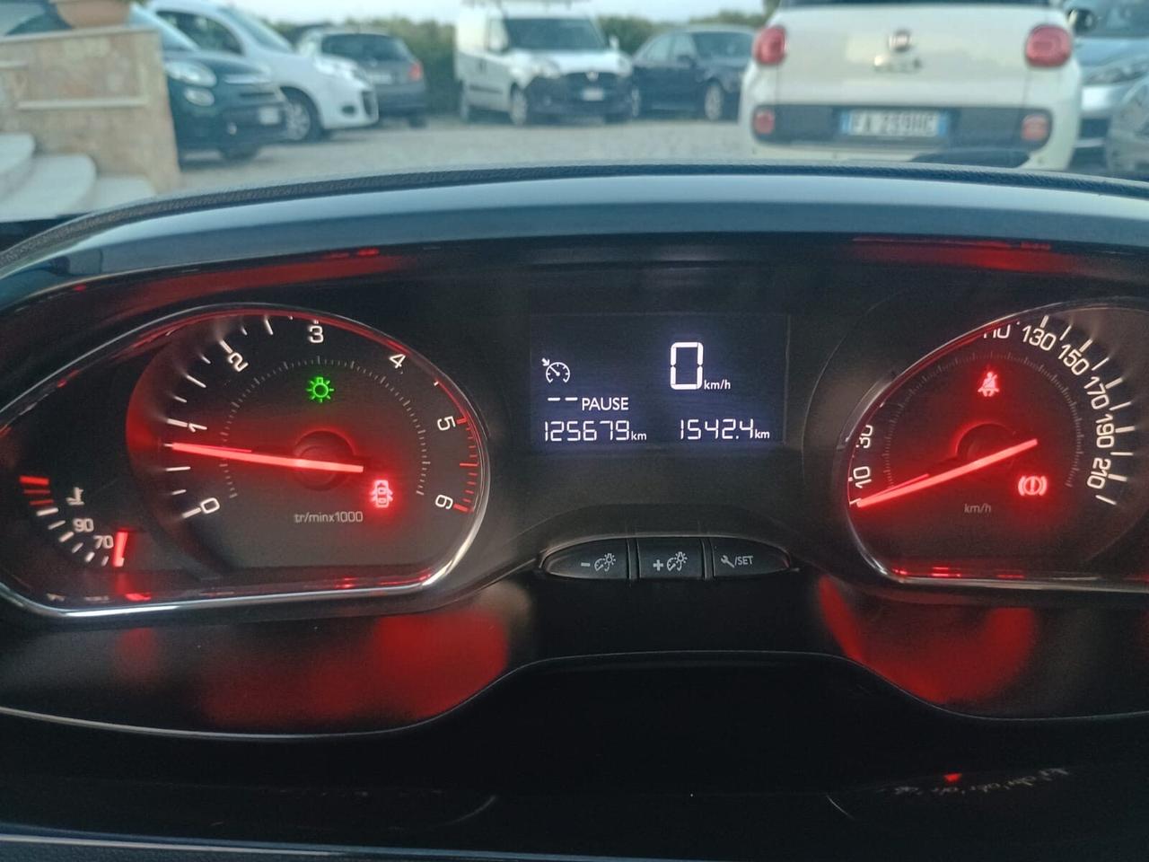 Peugeot 208 1.4 HDi 68 CV 5 porte Allure