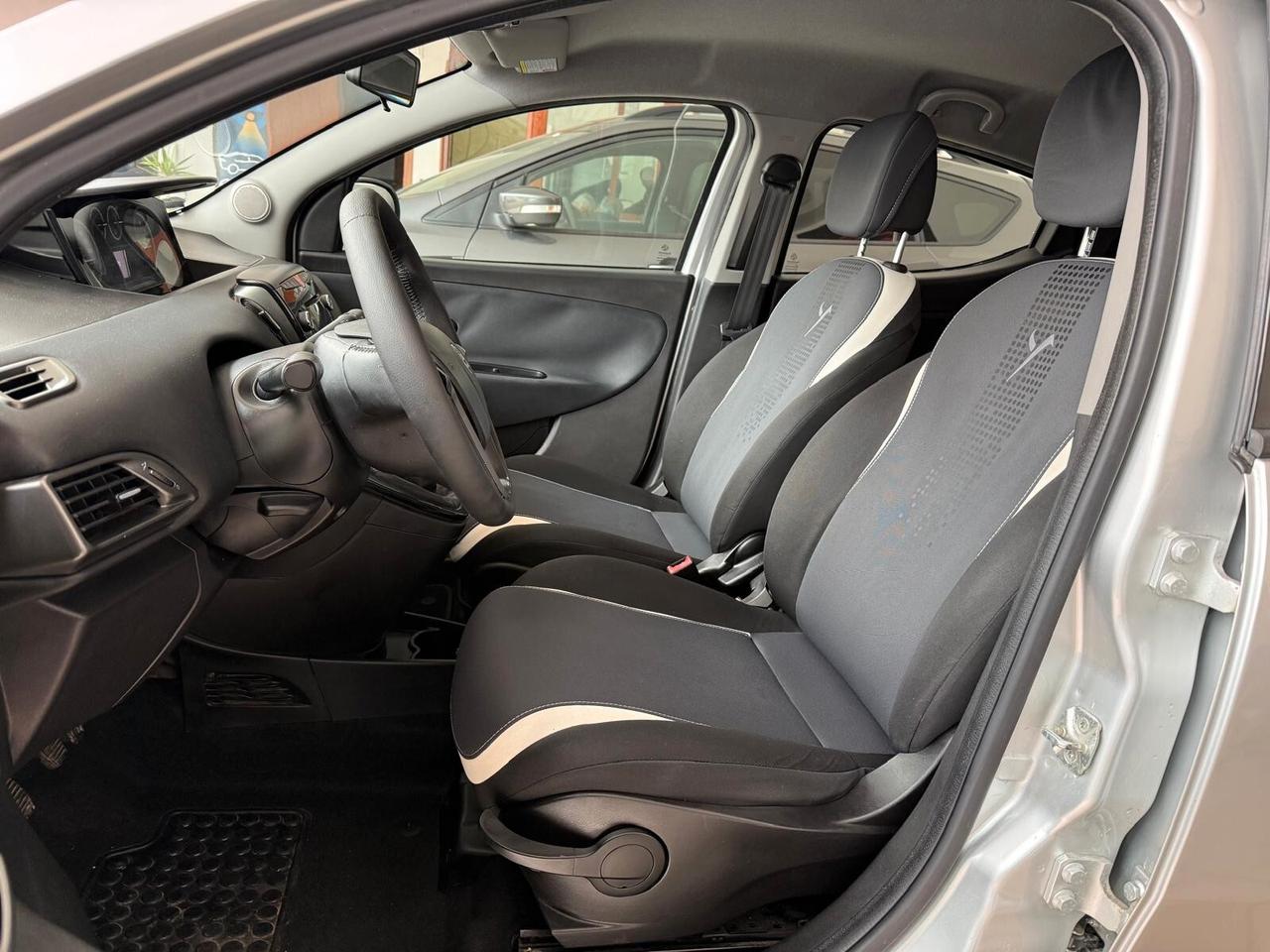 LANCIA YPSILON 0.9 METANO 2014 93.362 KM