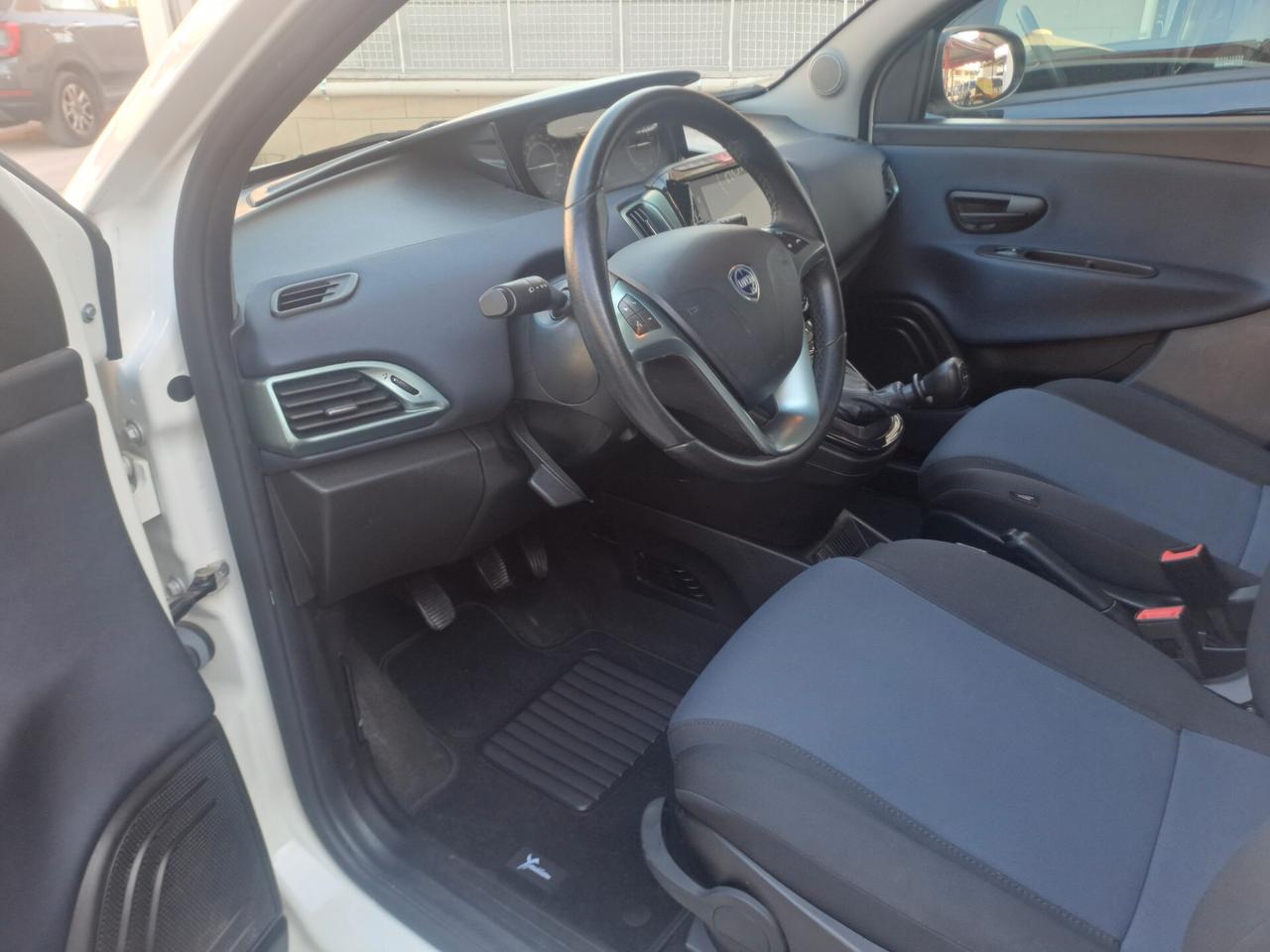 Lancia Ypsilon 1.0 FireFly 5 porte S&S Hybrid Gold